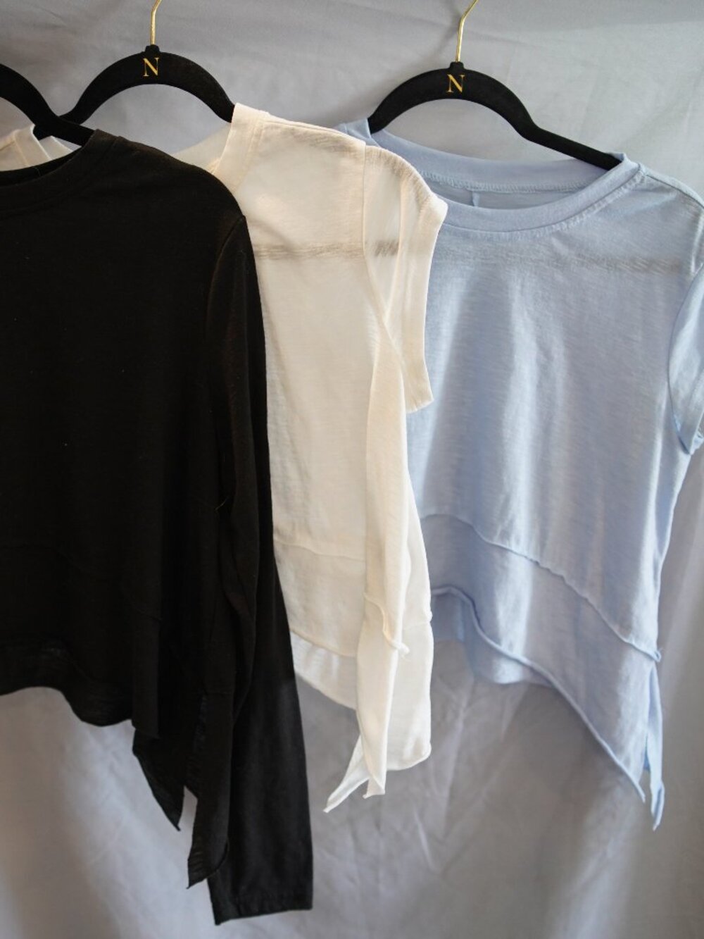 3 Cropped Athletic Shirts